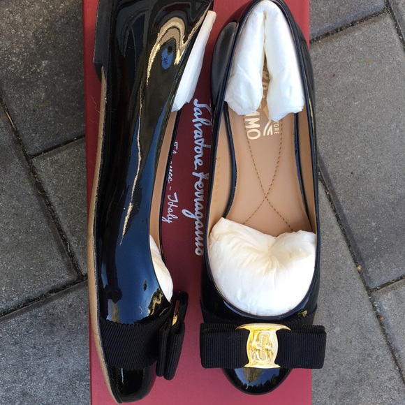 [Almost brand new]SALVATORE FERRAGAMO patent ballet flats black - Picture 3 of 5